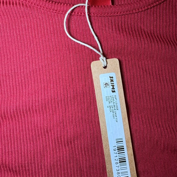 Skims soft lounge long sleeve crop top
Brick M NWT - Picture 2 of 2